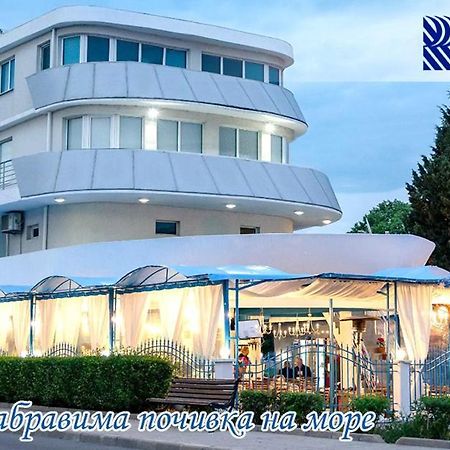 Семеен Хотел "Кораб Ренеса" Ravda Bagian luar foto
