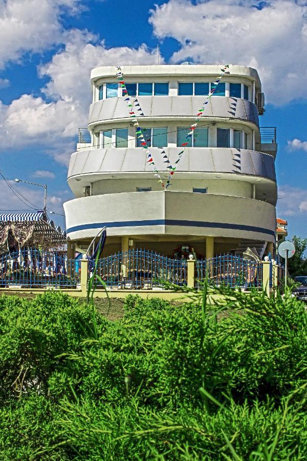 Семеен Хотел "Кораб Ренеса" Ravda Bagian luar foto